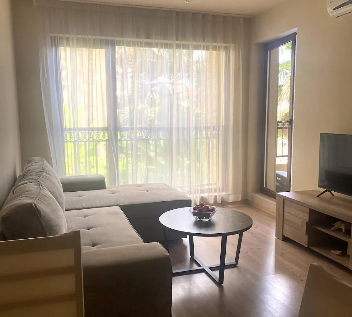 Argisht Luxury Apartment With 4 Pools, Zlate písky